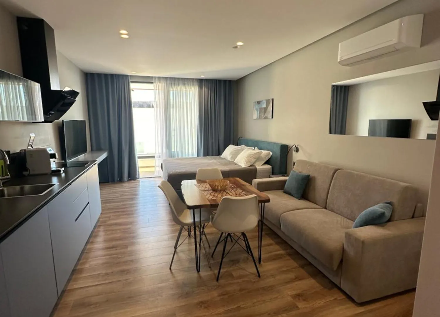 Lookout Apartments ساراندا ألبانيا